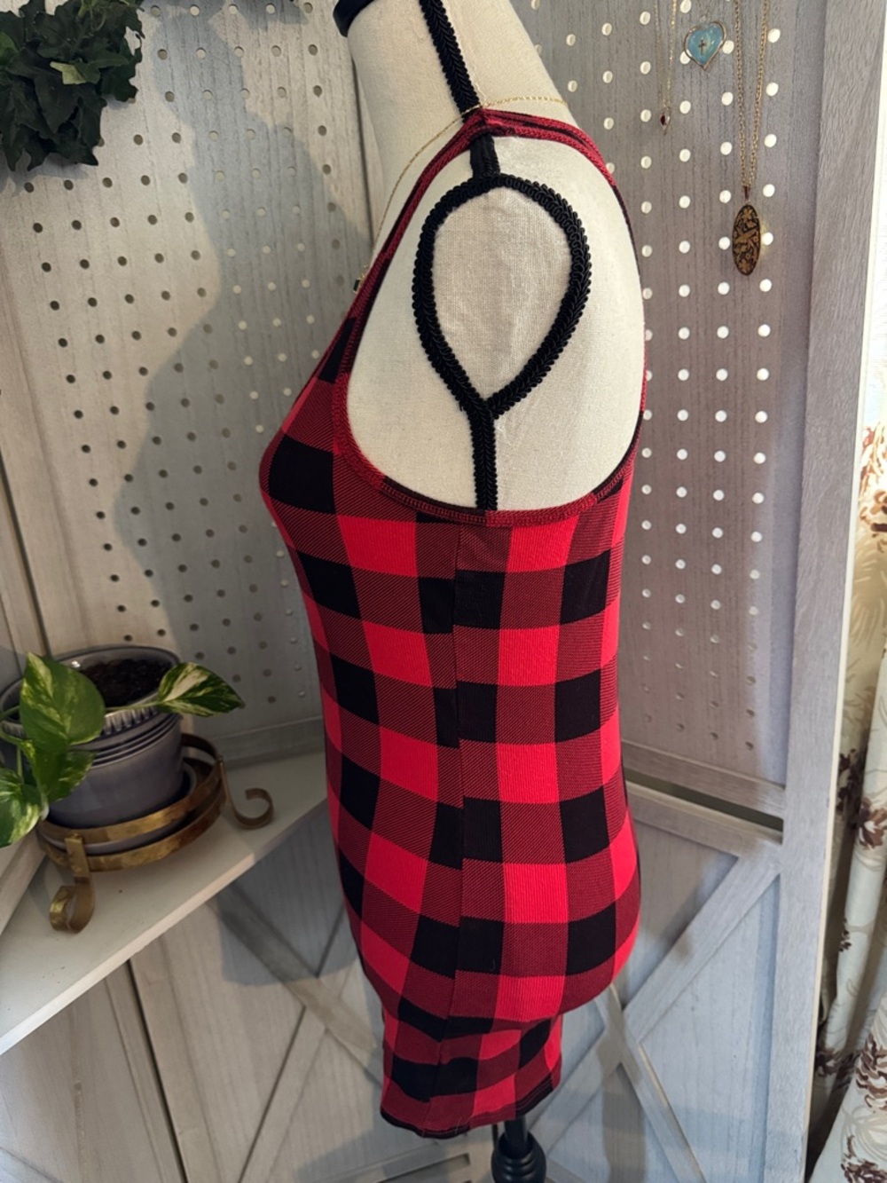 FREE BUNDLE ITEM✨ No Boundaries Red Ribbed Tank Top - Picture 4 of 4